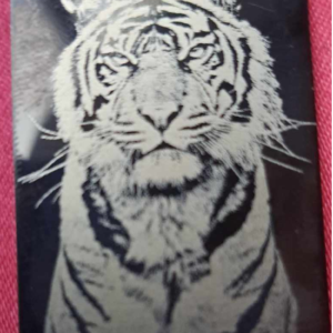 Pendentif plaque tigre