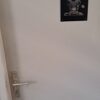 voici des plaques de porte humoristiques a installer sur la porte des WC / toilettes special Yoda