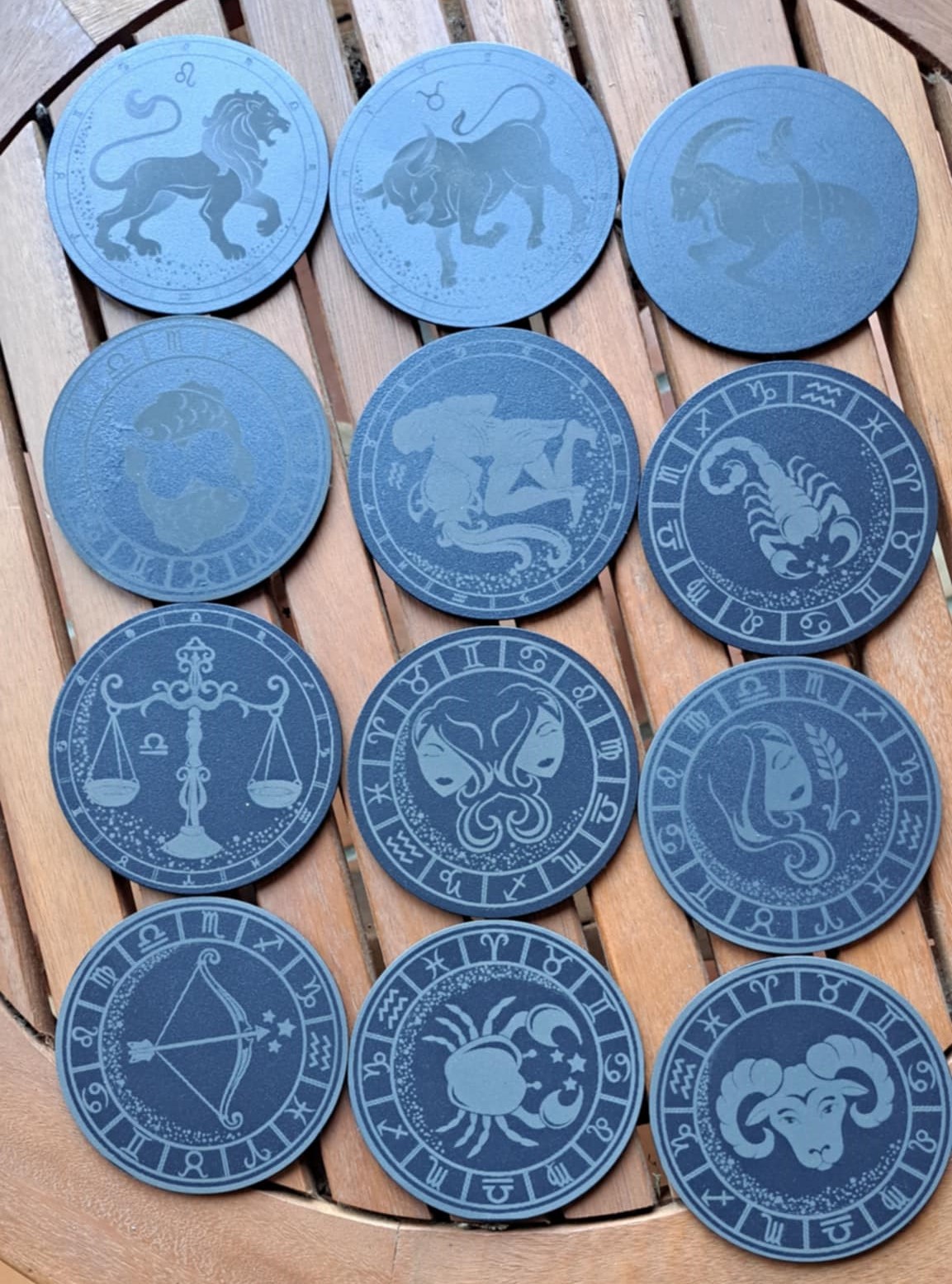 lot 4 sous verres métal signe du zodiac
